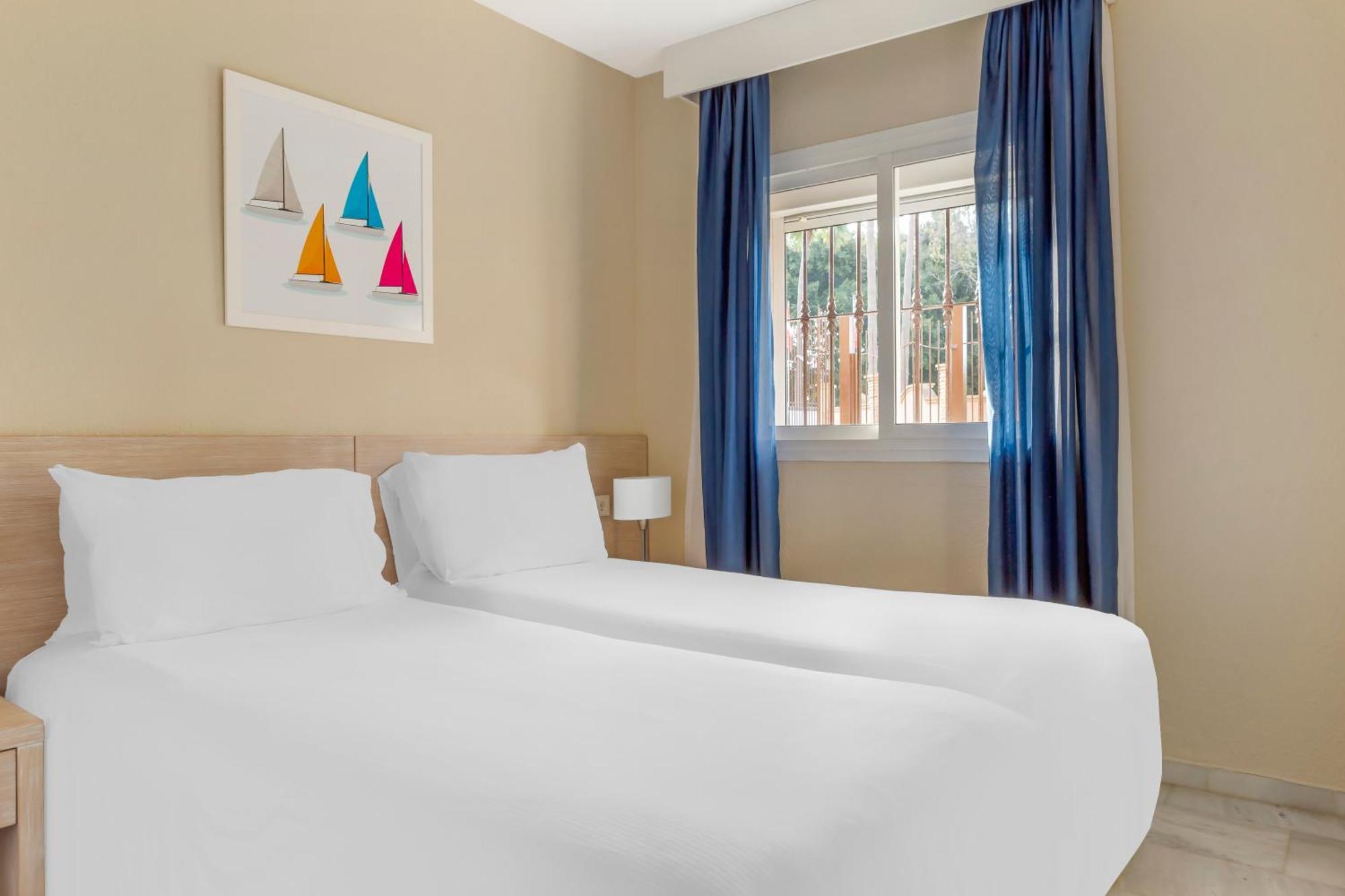 Los Amigos Beach Club La Cala De Mijas Room photo